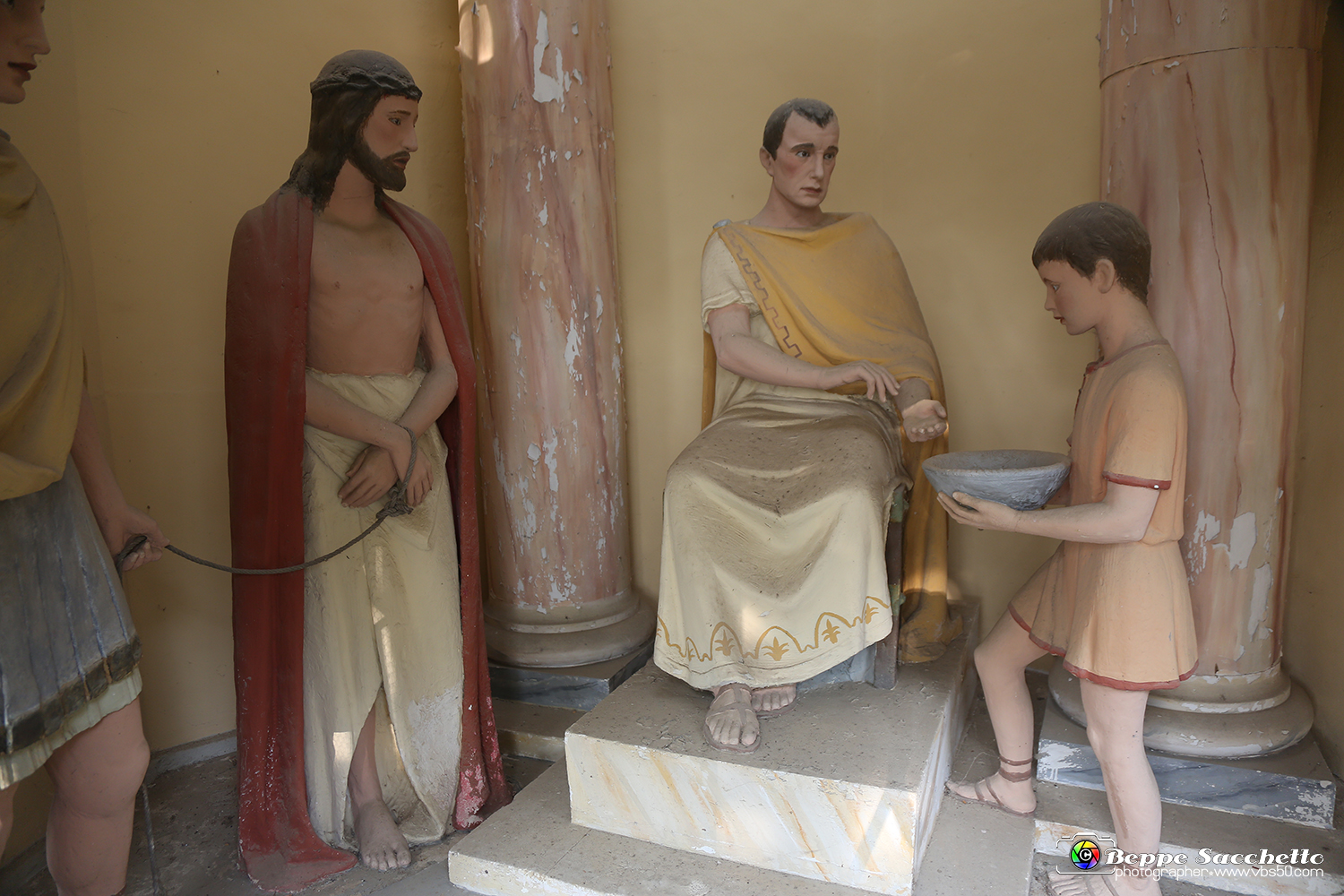 VBS_6599 - I Piloni della Via Crucis del Sacro Monte di Montà d'Alba.jpg